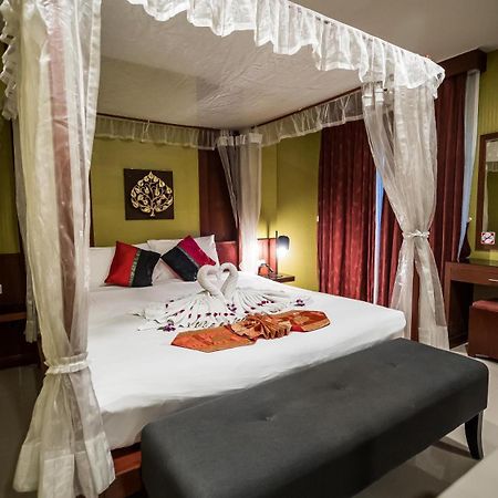 Patong Hemingways Hotel エクステリア 写真