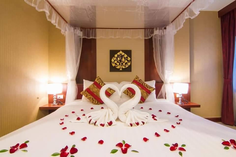 Patong Hemingways Hotel エクステリア 写真