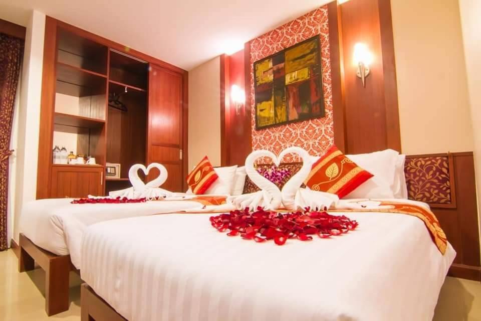 Patong Hemingways Hotel エクステリア 写真