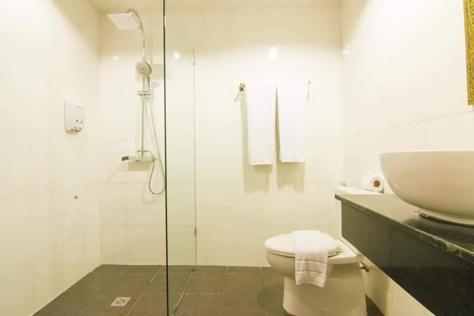 Patong Hemingways Hotel エクステリア 写真