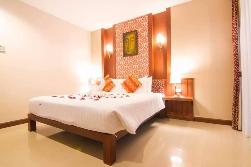 Patong Hemingways Hotel エクステリア 写真