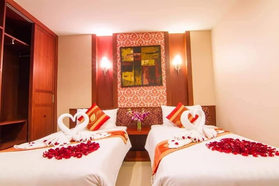 Patong Hemingways Hotel エクステリア 写真