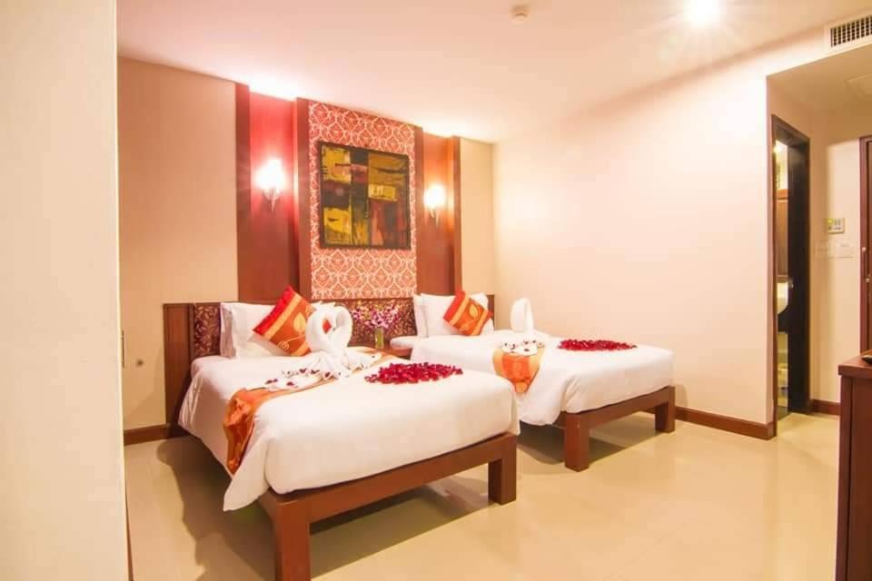 Patong Hemingways Hotel エクステリア 写真