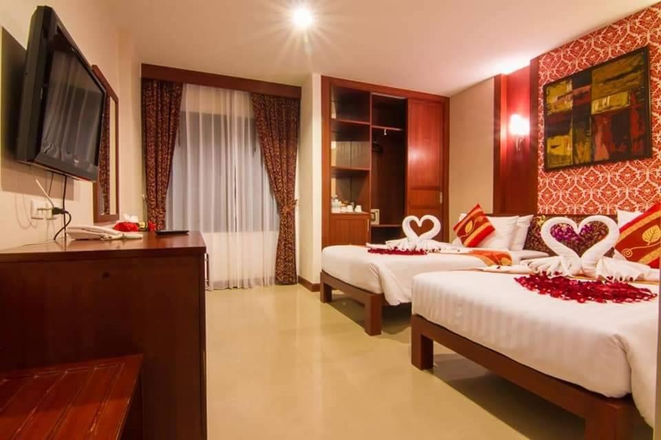 Patong Hemingways Hotel エクステリア 写真