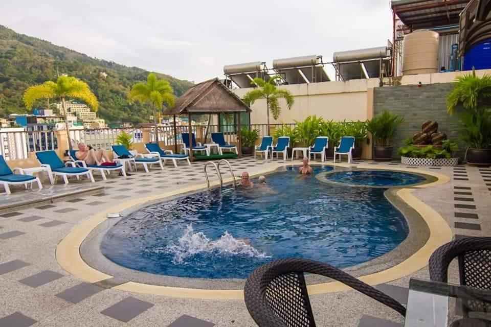Patong Hemingways Hotel エクステリア 写真