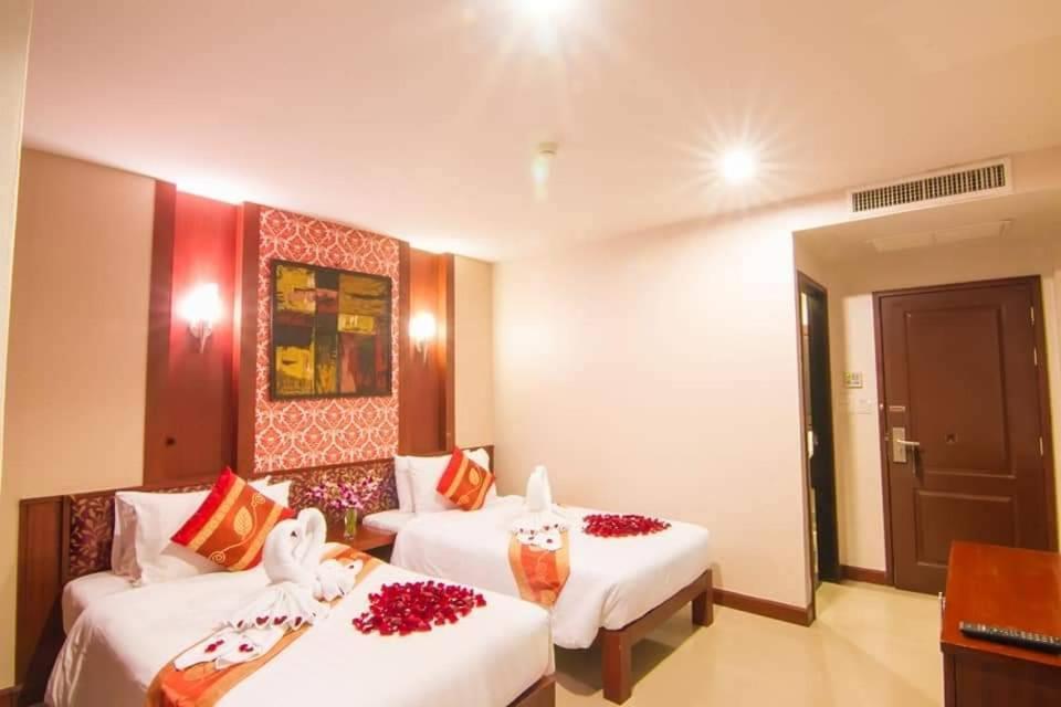 Patong Hemingways Hotel エクステリア 写真