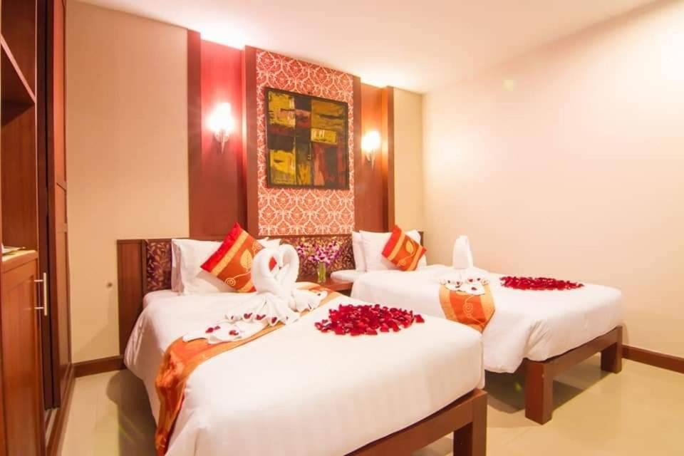 Patong Hemingways Hotel エクステリア 写真