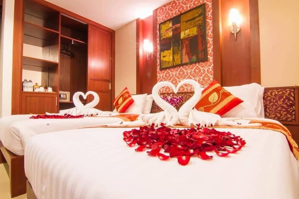 Patong Hemingways Hotel エクステリア 写真