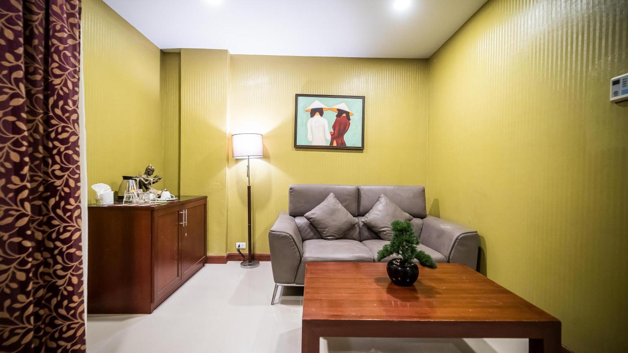 Patong Hemingways Hotel エクステリア 写真