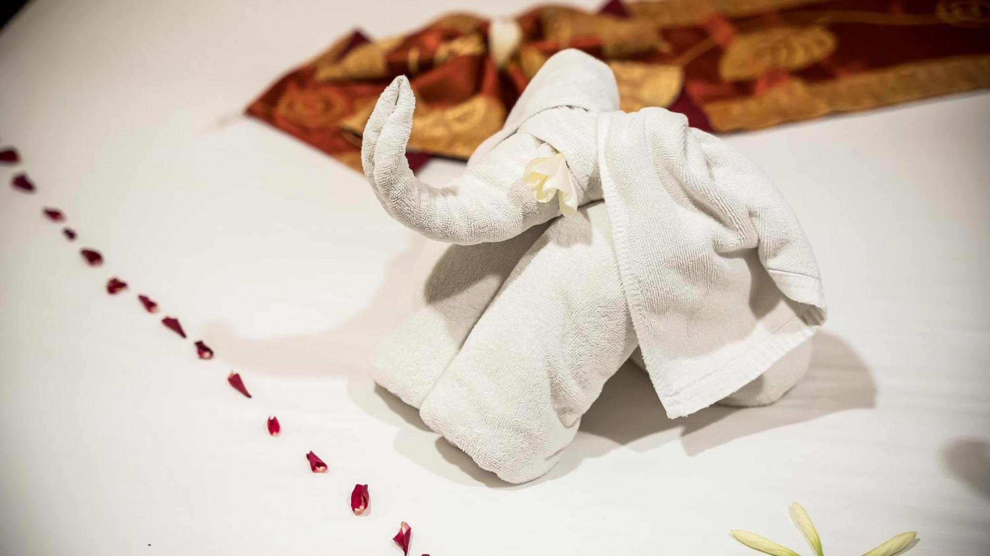 Patong Hemingways Hotel エクステリア 写真